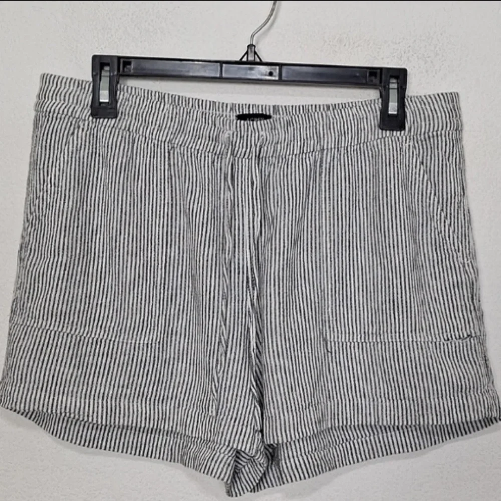 J. Crew Black White Linen Blend Vacation Festival Striped Pull On Shorts Size M